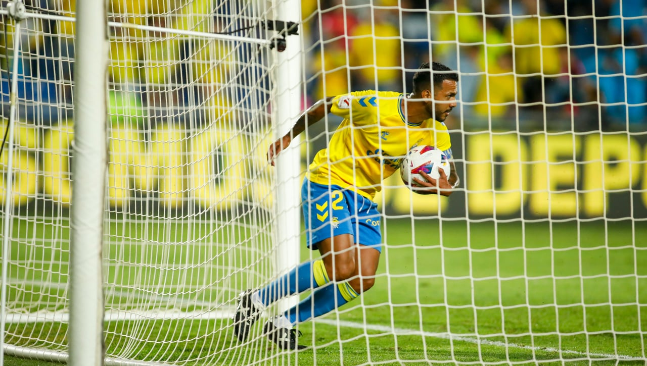 Las Palmas - Rayo: Horario, canal y dónde ver en TV y online hoy el partido de LaLiga EA Sports