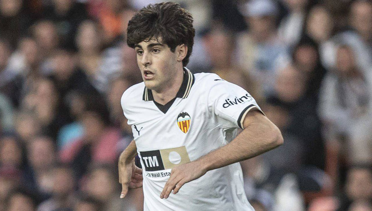 Oferta en camino por Javi Guerra que preocupa al Valencia