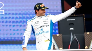 Carlos Sainz le deja un recado a Lewis Hamilton y Ferrari tras Bakú