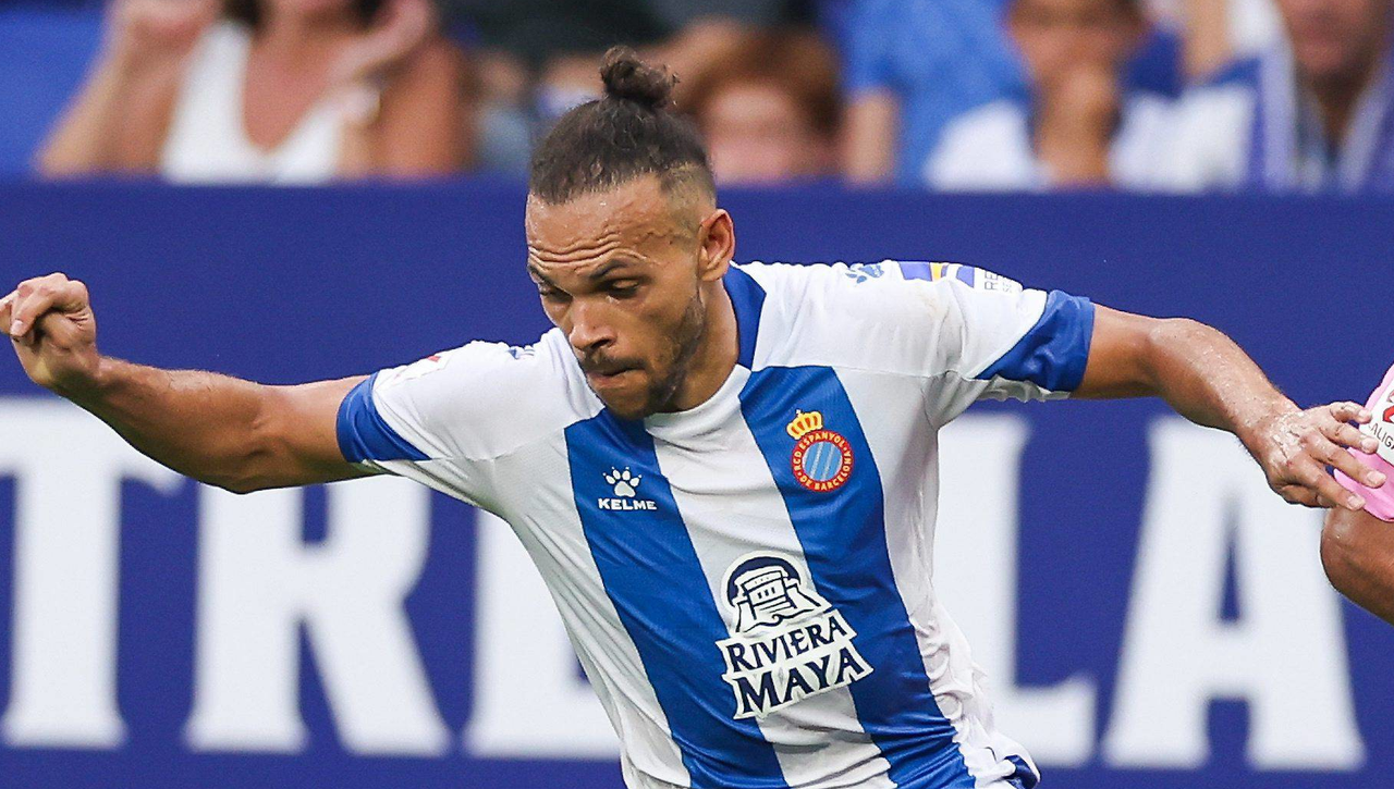 Fran Garagarza, director deportivo del Espanyol, lanza un dardo envenenado a la plantilla, incluido Braithwaite