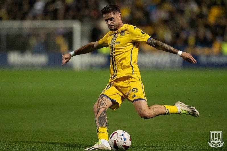 Xavi Quintilla, lateral del Alcorcón: "Vamos a buscar la victoria frente al Espanyol con el compromiso y el esfuerzo de todos"