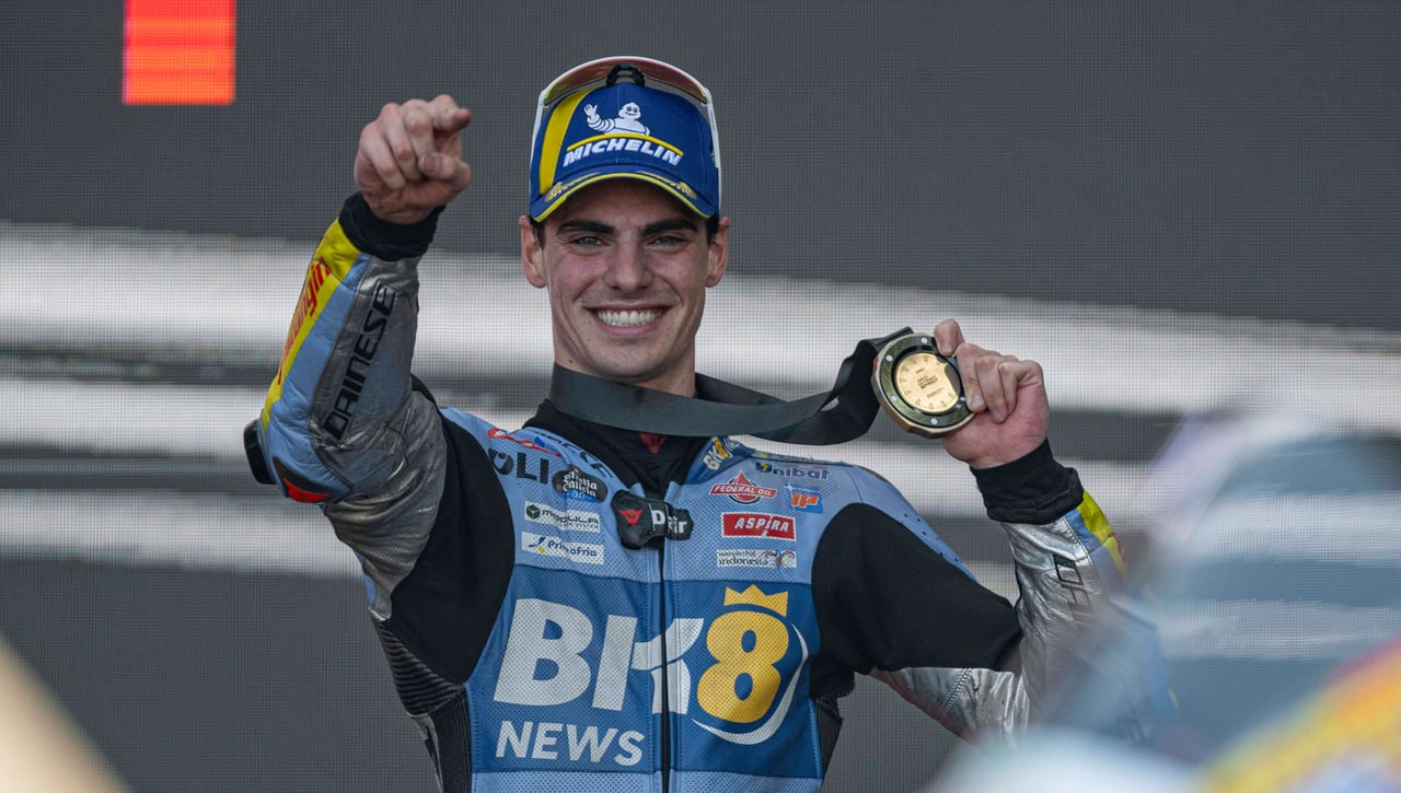 Aldeguer se lo quita a Marc Márquez en Aragón 