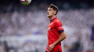 Aimar Oroz da el paso