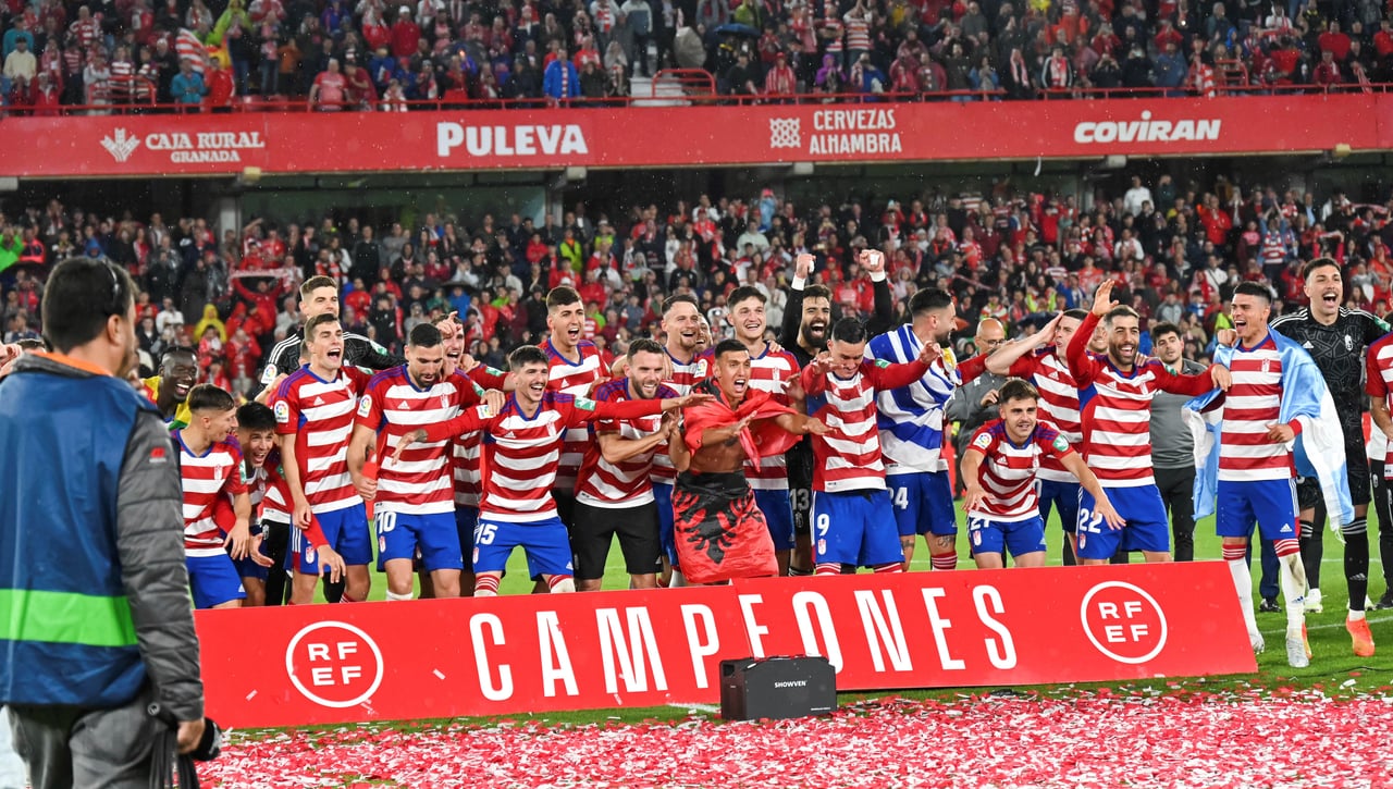 El futbolista que ascendió el sábado y descendió el domingo
