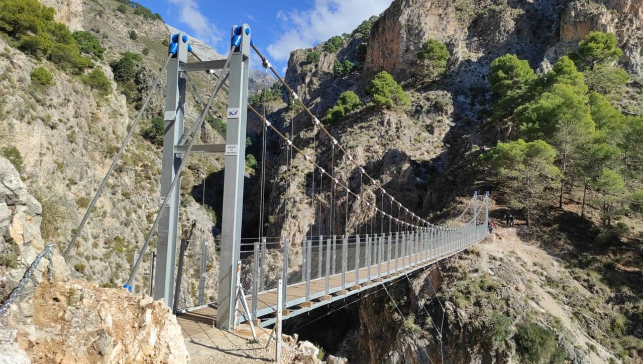 El pueblo andaluz con un puente colgante único en España