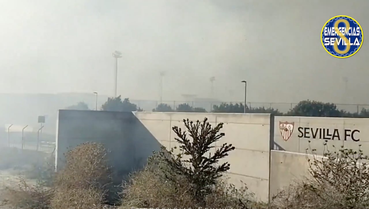 La Ciudad Deportiva José Ramón Cisneros Palacios, amenazada por el fuego