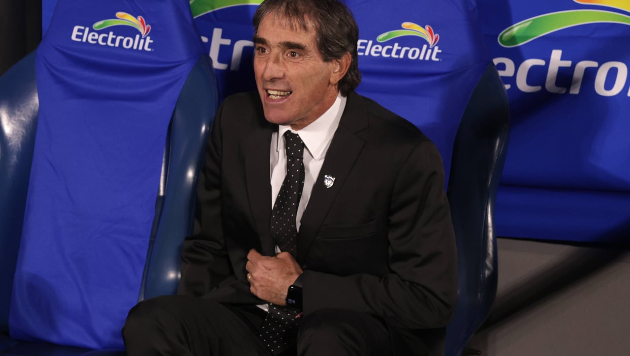 Guillermo Almada acepta al Oviedo y será el tercer entrenador de la temporada