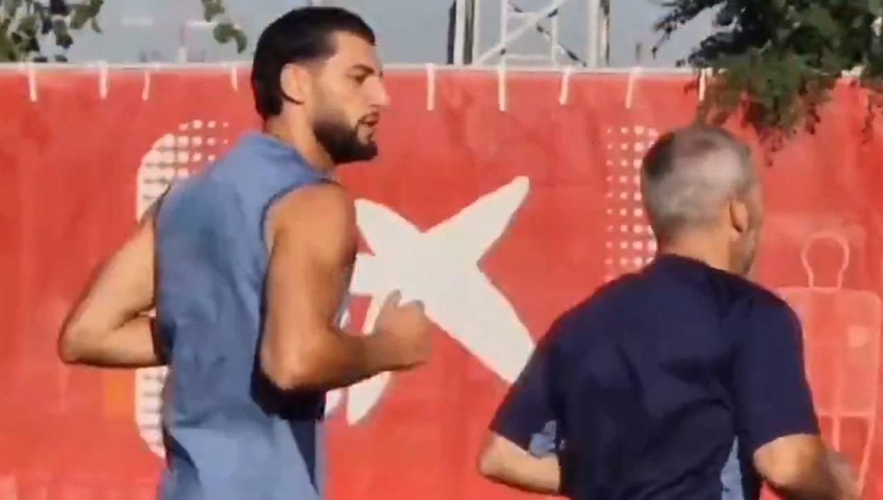 Entrenamiento... con Rafa Mir que tiene una nueva conversación