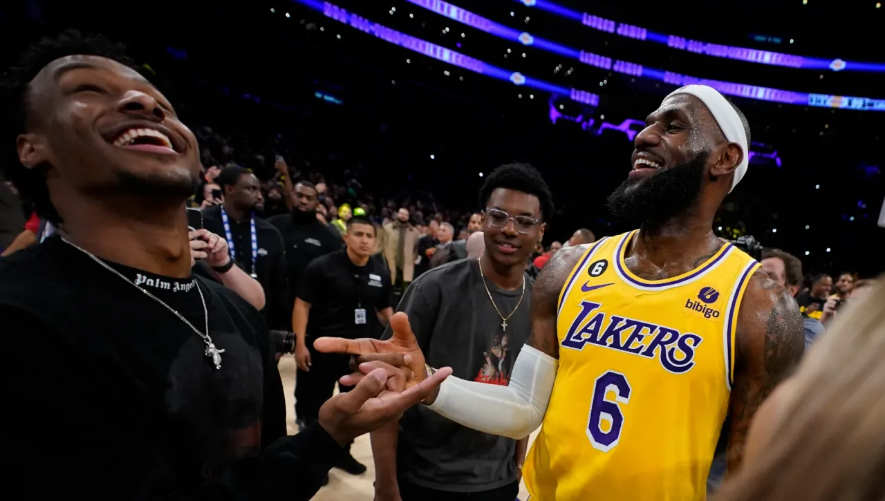 El hijo de LeBron James sufre un paro cardiaco