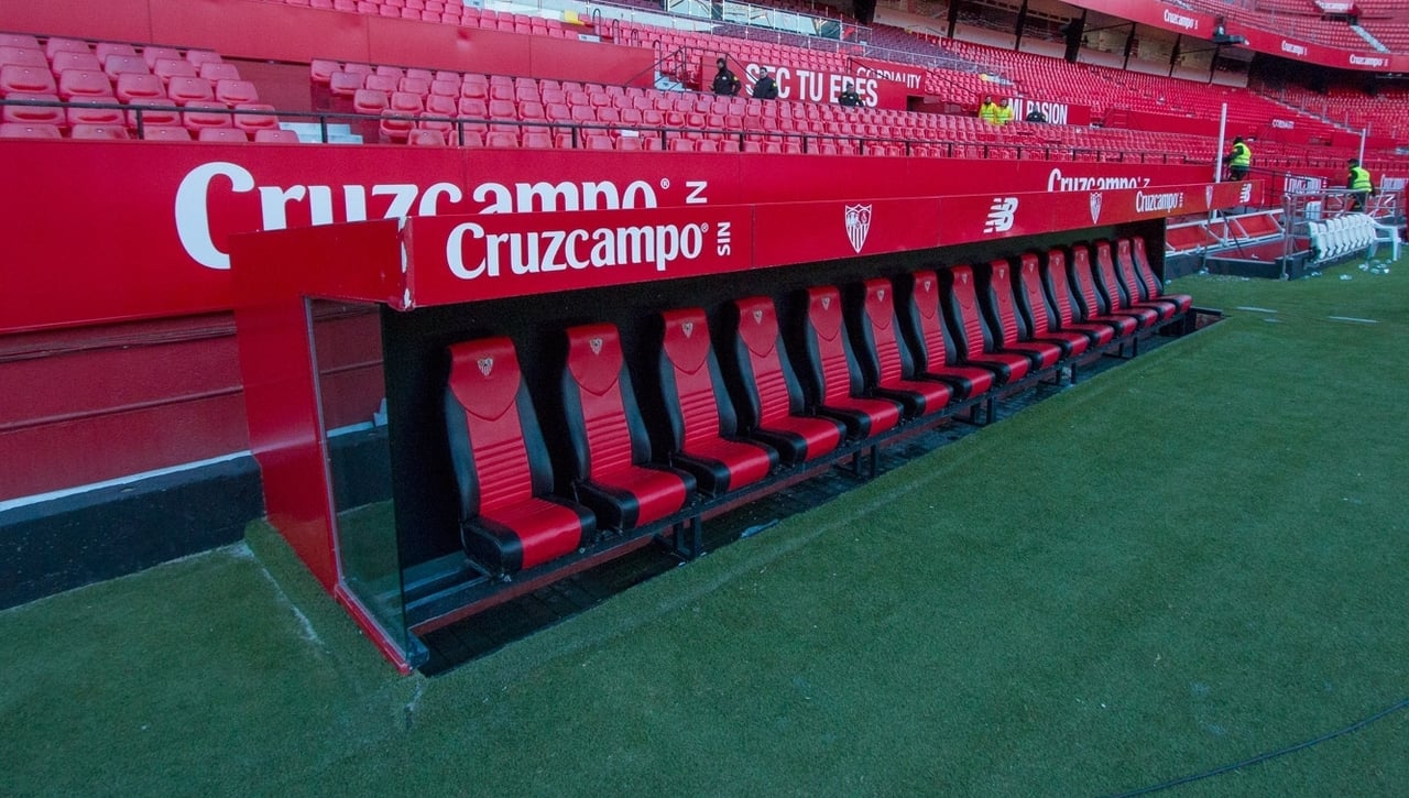 Caparrós levanta la mano, Raúl niega y Quique se lo piensa dos veces