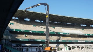 Otro bocado de nostalgia al corazón del Betis: cae la cubierta del Benito Villamarín 