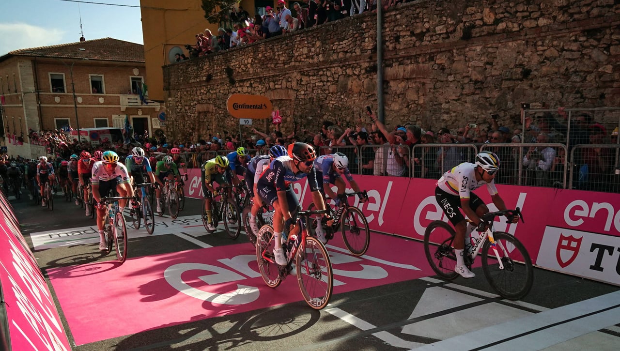 El Movistar Team tiene atado al único capaz de ganar a Pogacar