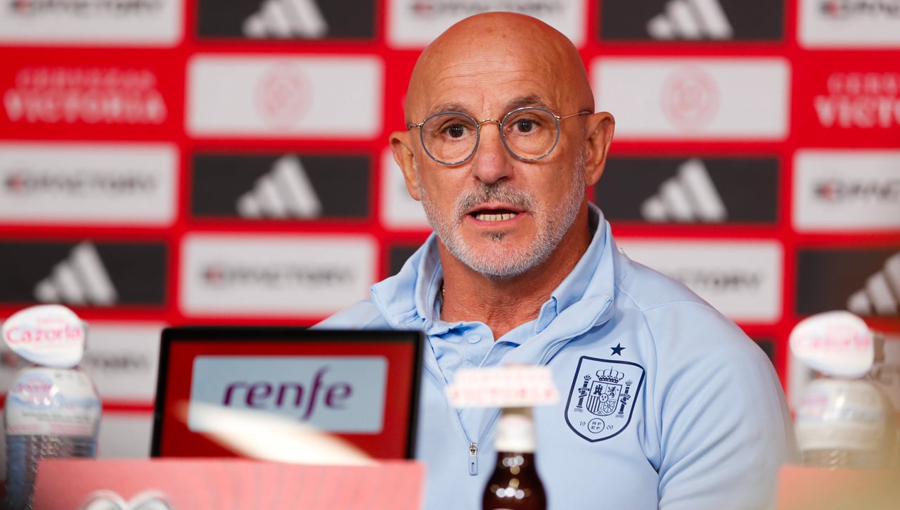 Dani Olmo y Grimaldo mandan sendos mensajes a De la Fuente