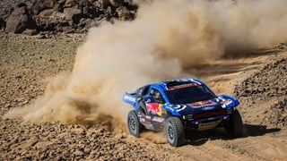 Rally Dakar 2026 | ¿Qué piloto ha ganado más veces el rally en coches y motos?