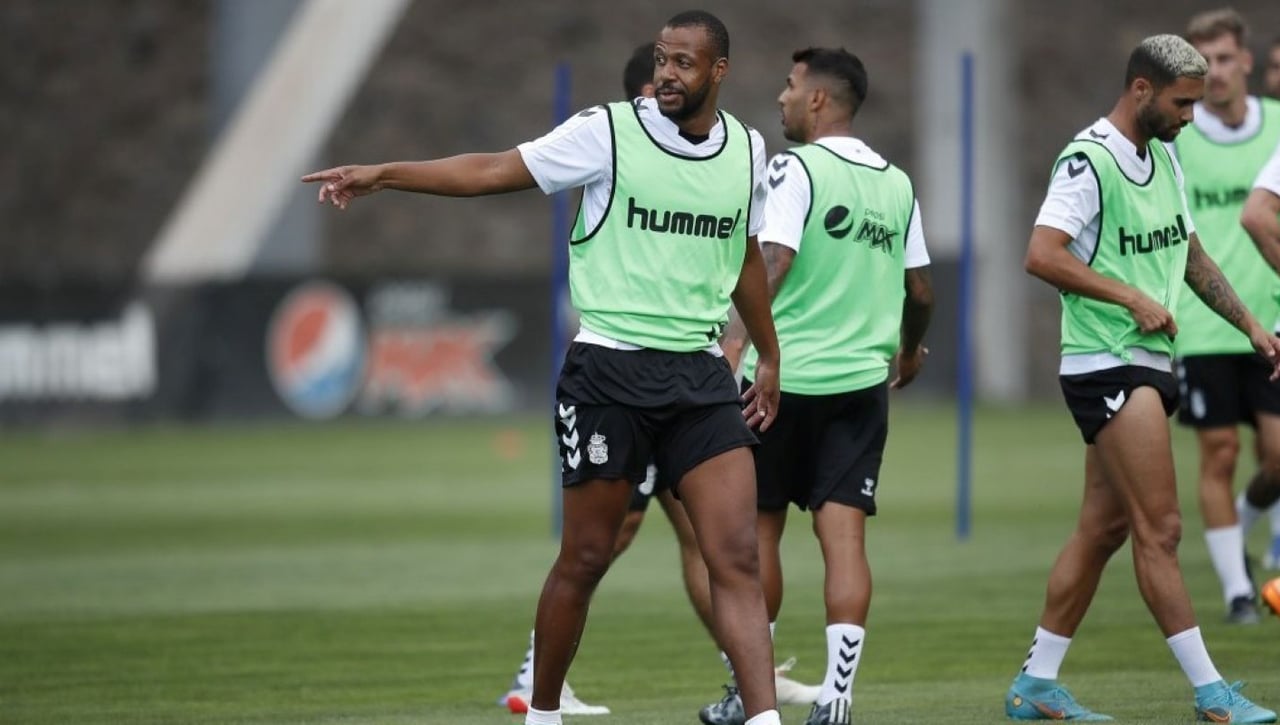 Los dos reveses 'agridulces' que ha recibido Sidnei en su arranque con UD Las Palmas