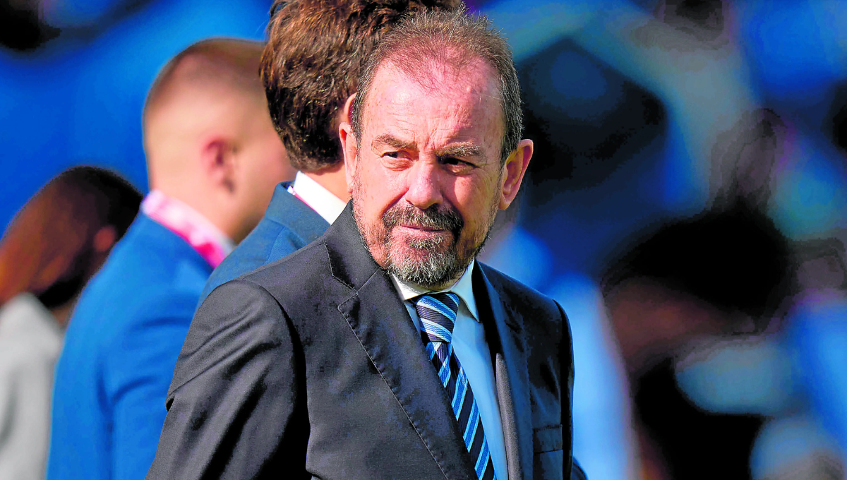 Palo de Ángel Torres al Cádiz