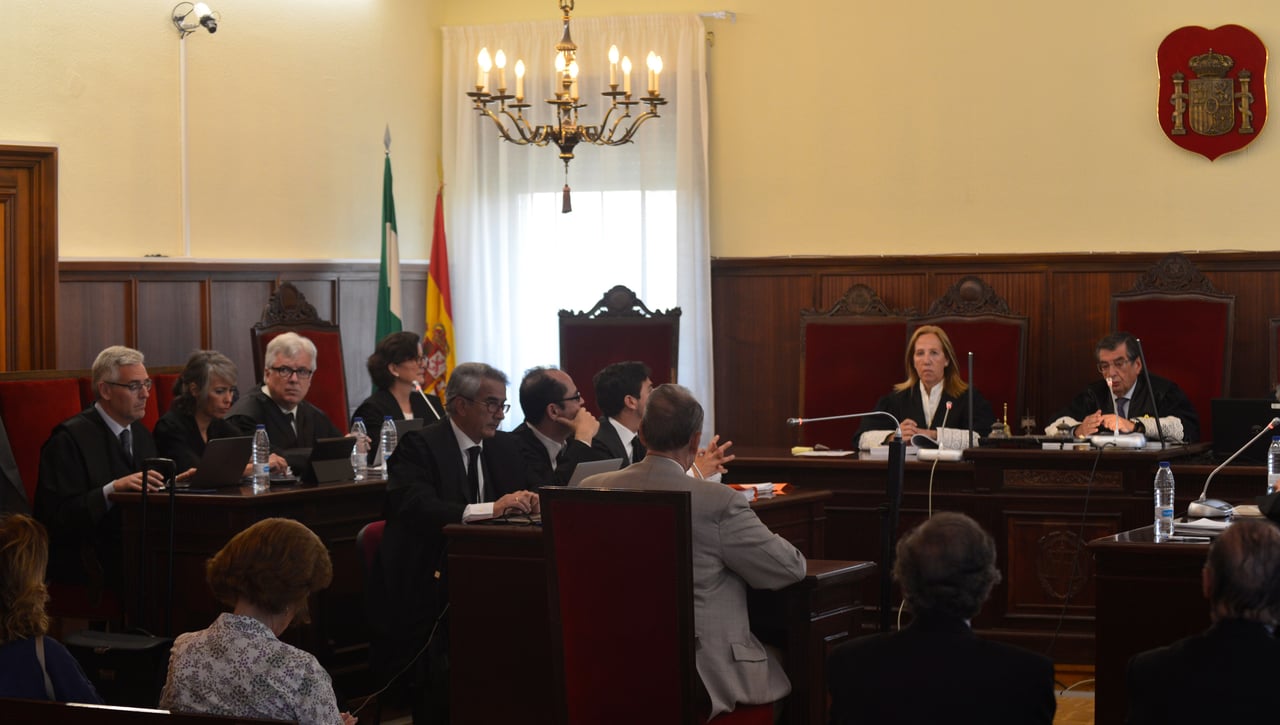 Del "sucio montaje" según el abogado de Lopera al cariño de sus hombres de confianza