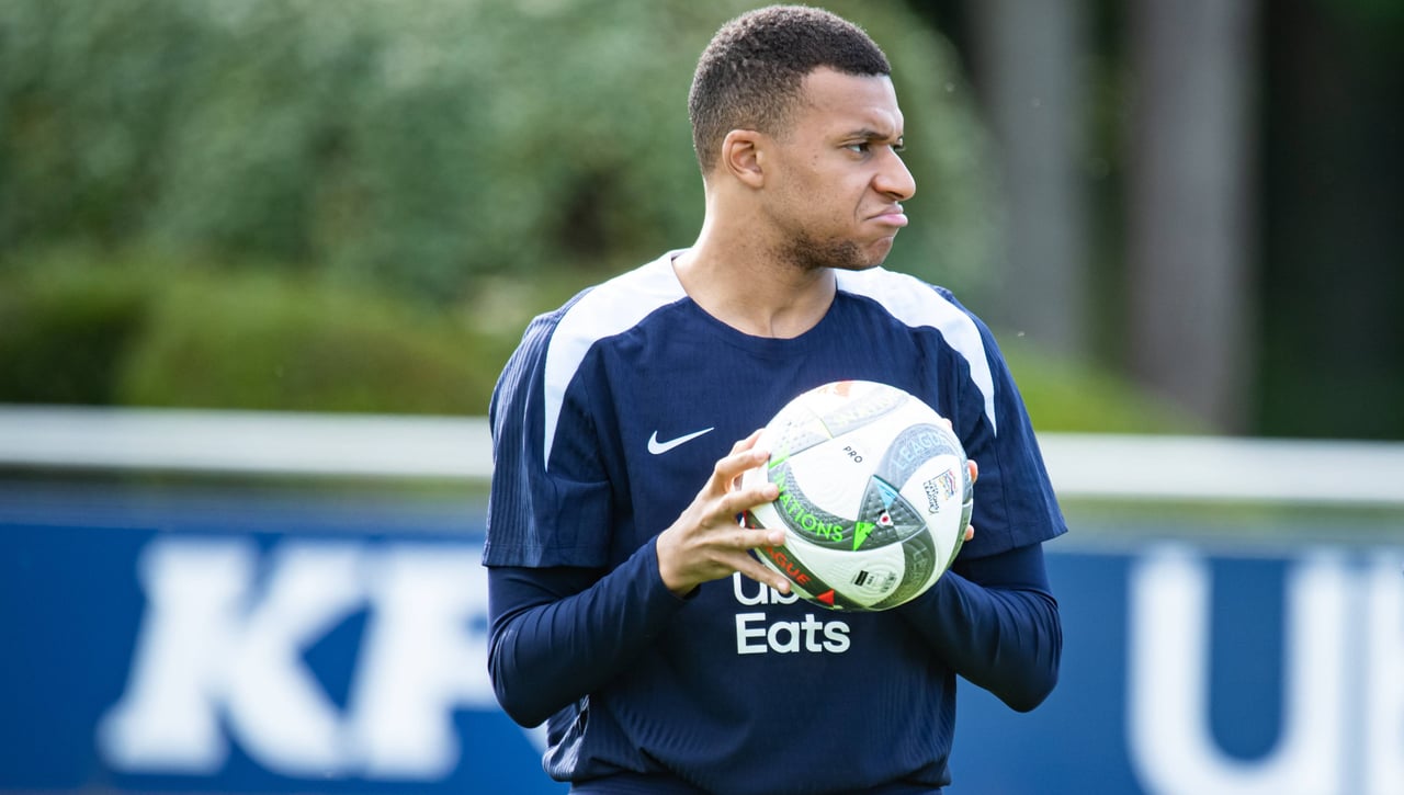 Mbappé, por delante en la carrera por el Balón de Oro