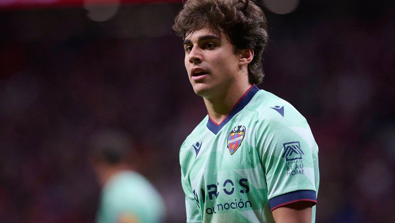 Carlos Álvarez le comunica al Levante sus intenciones de futuro y confirma la grave lesión que sufre