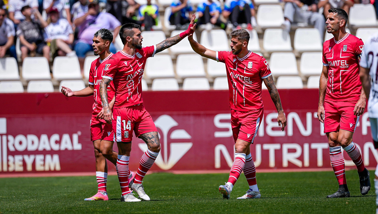 Así queda la clasificación de LaLiga Hypermotion tras el tropiezo del Elche y el triunfo del Oviedo