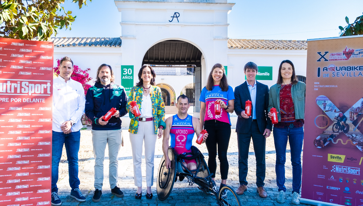Sevilla celebra el X Half Triatlón con 600 deportistas de 50 provincias de toda España