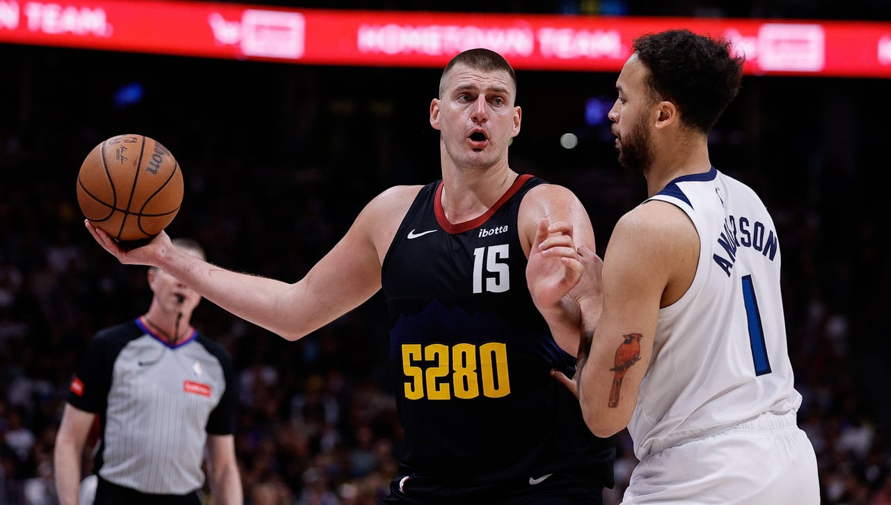 Nikola Jokic lo vuelve a hacer