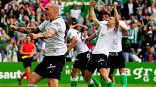 El Racing de Santander sella su permanencia y mete en un lío a Eibar y Málaga
