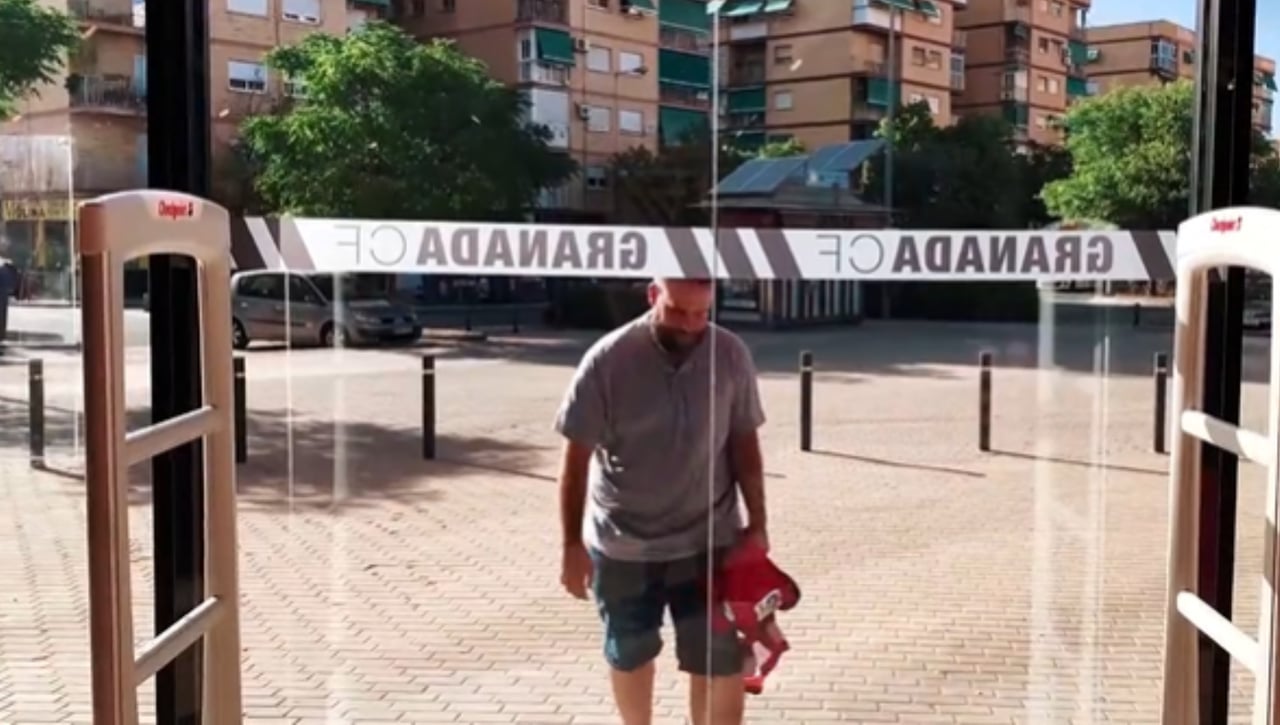 Pedía fichajes para el Granada y ahora tiene que pagar una surrealista apuesta