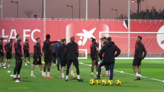 El Sevilla vuelve a entrenar con la presencia de un viejo conocido pero sin lateral izquierdo