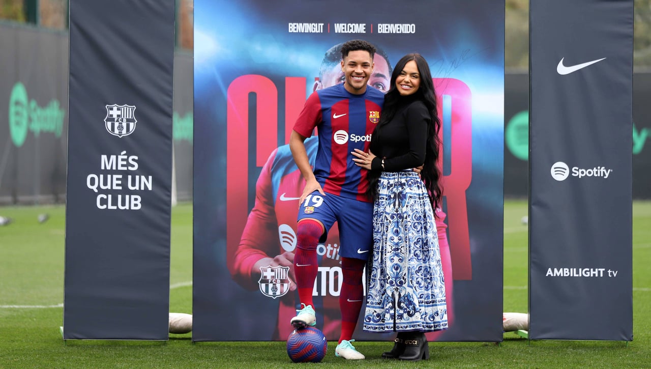 El 'zasca' de la mujer de Vitor Roque al Barcelona