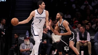 Lillard enseña a Antetokounmpo y Aldama se da una alegría