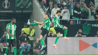 Abde se sienta en una mesa histórica en el Betis y el insaciable Antony llama para reservar  