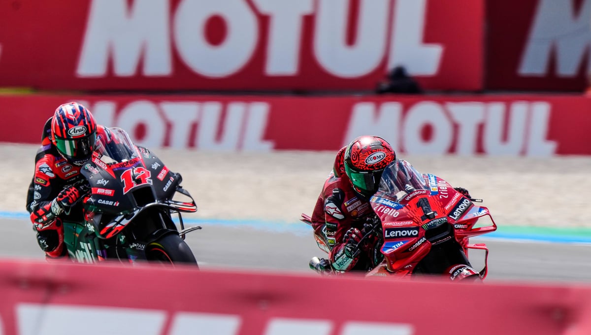 Pecco Bagnaia da un golpe sobre la mesa y a Marc Márquez le vuelve a pasar