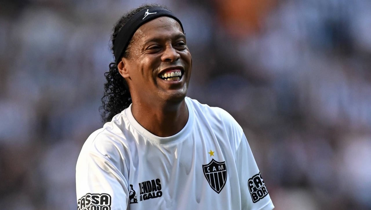 Ronaldinho vuelve a debutar