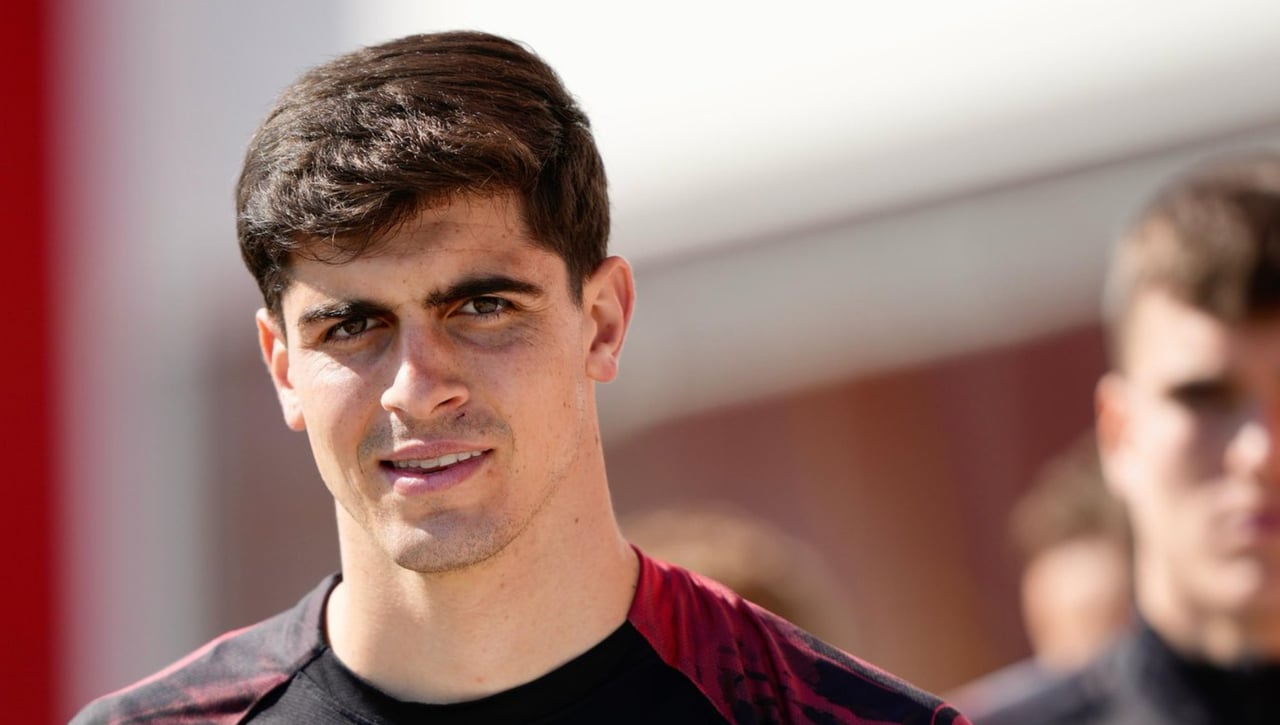 Juanlu Sánchez firma su renovación con el Sevilla hasta 2029: ésta es su nueva cláusula