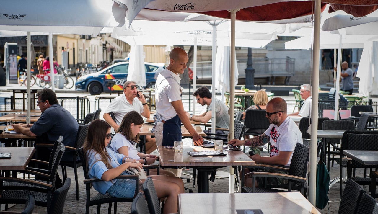 Golpe para los veladores de Sevilla: más de 10.000 de multa