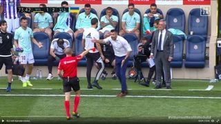 La imagen de la polémica en el Villarreal - Valladolid: ¡Roja al entrenador visitante!