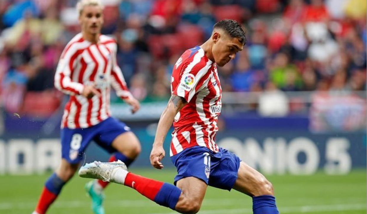 El gigante europeo que va detrás de Nahuel Molina