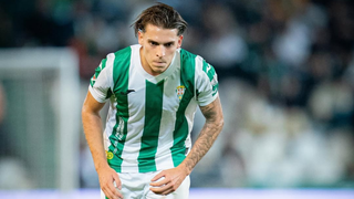 Álex Sala señala al Córdoba