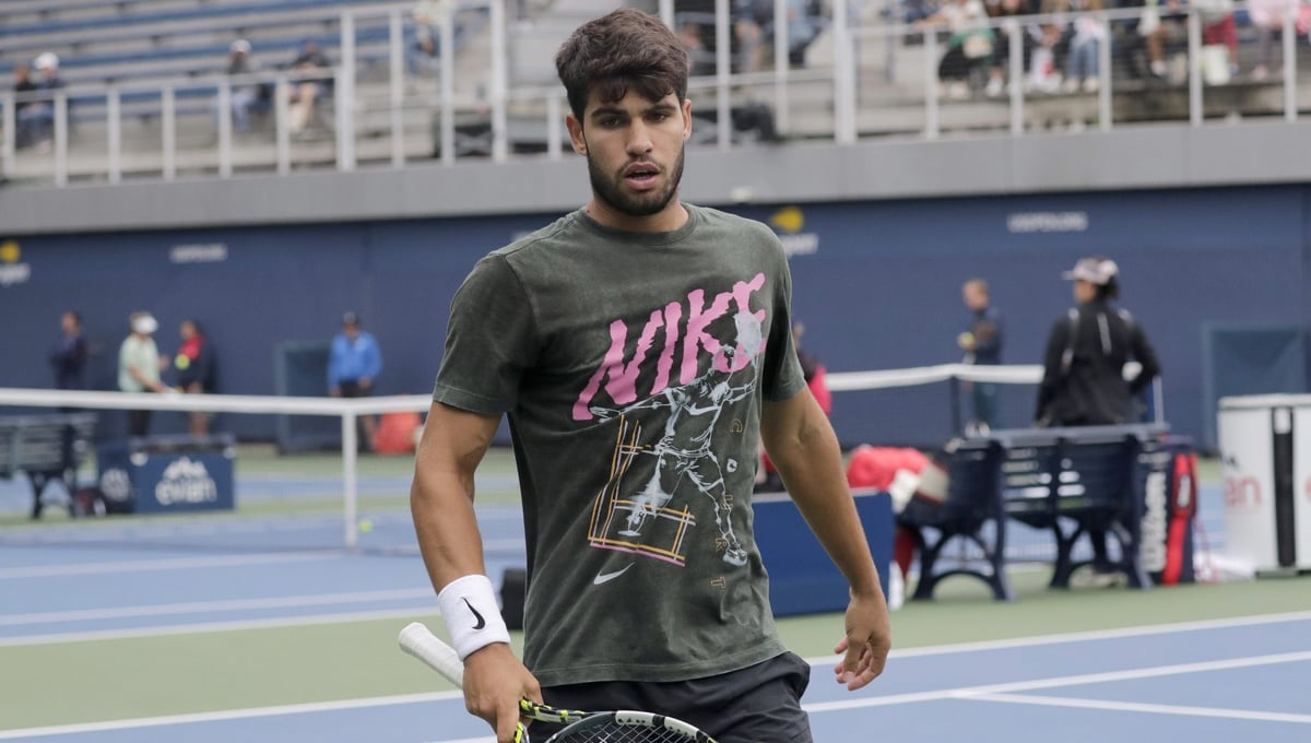 Carlos Alcaraz no puede más pero alcanza el número 1