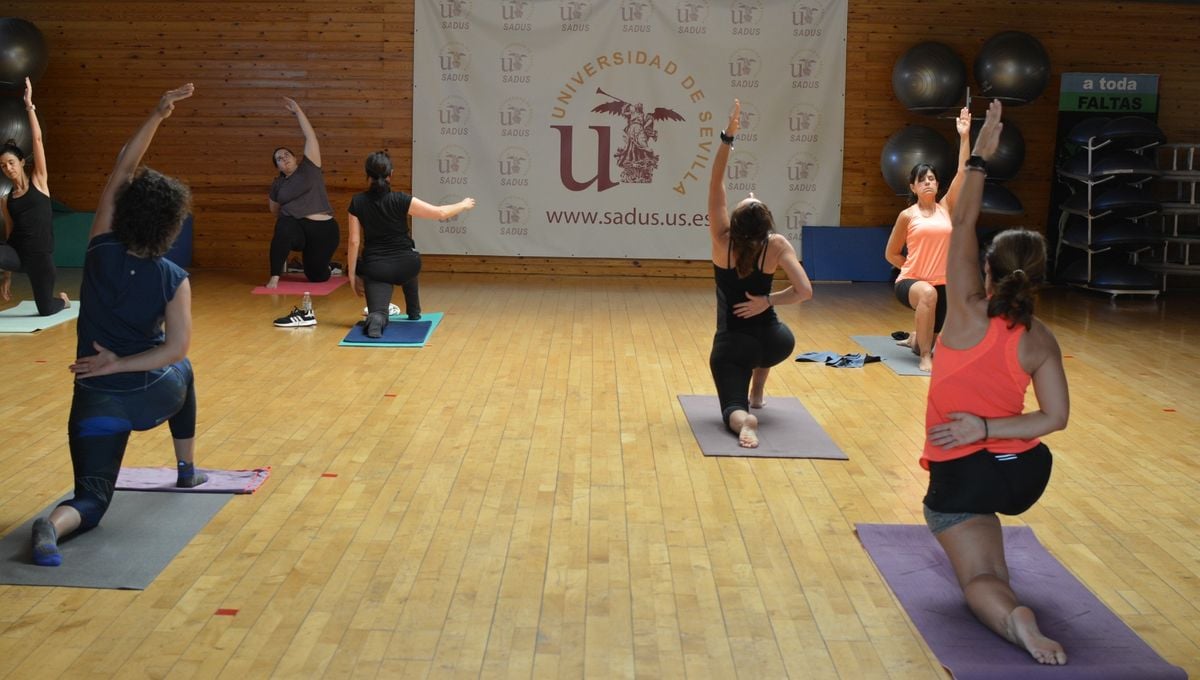 Yoga activo, una actividad del CDU Los Bermejales