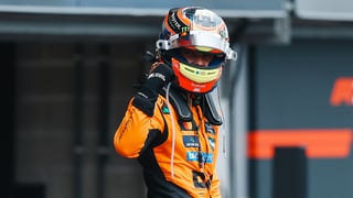 Piastri da un golpe encima de la mesa