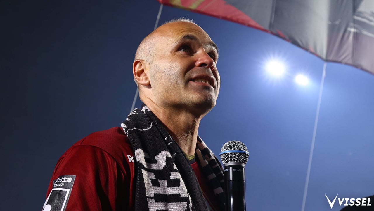 Iniesta recibe una despedida monumental 