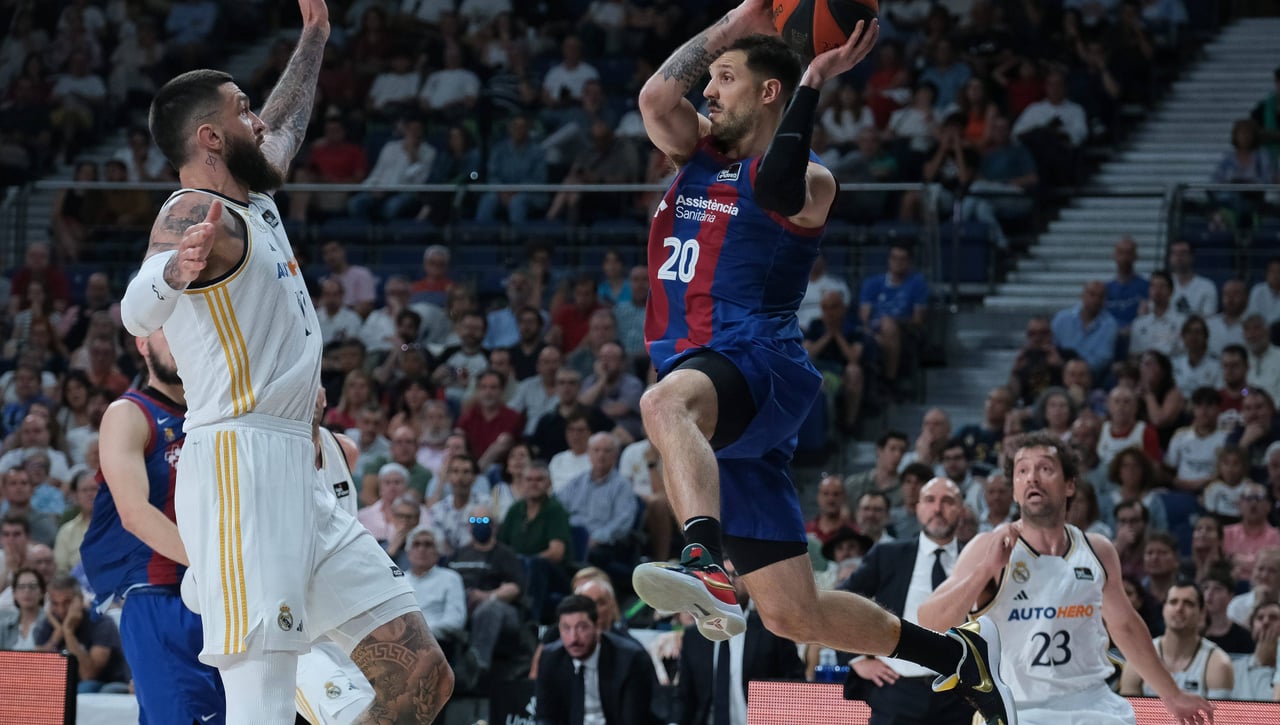 El Barça se hunde y deja el camino libre al Unicaja