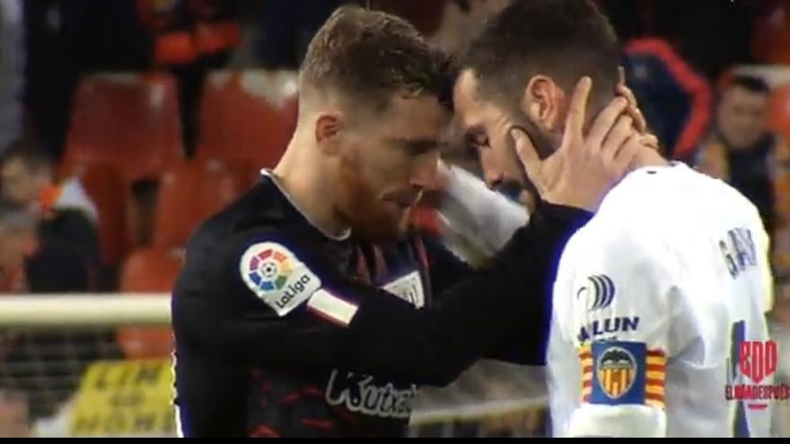 El bonito gesto de Muniain con Gayà que emociona al valencianismo