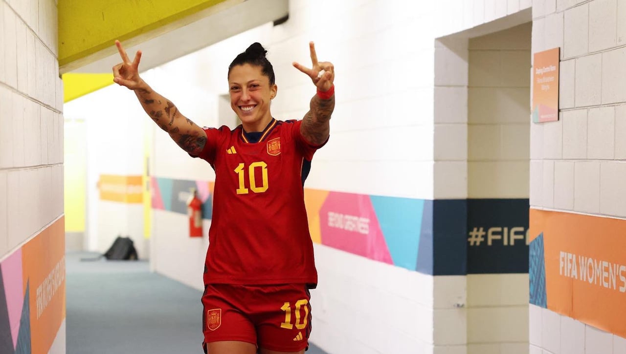 La RFEF pide perdón a Jenni Hermoso ... casi 1 mes después del beso de Rubiales