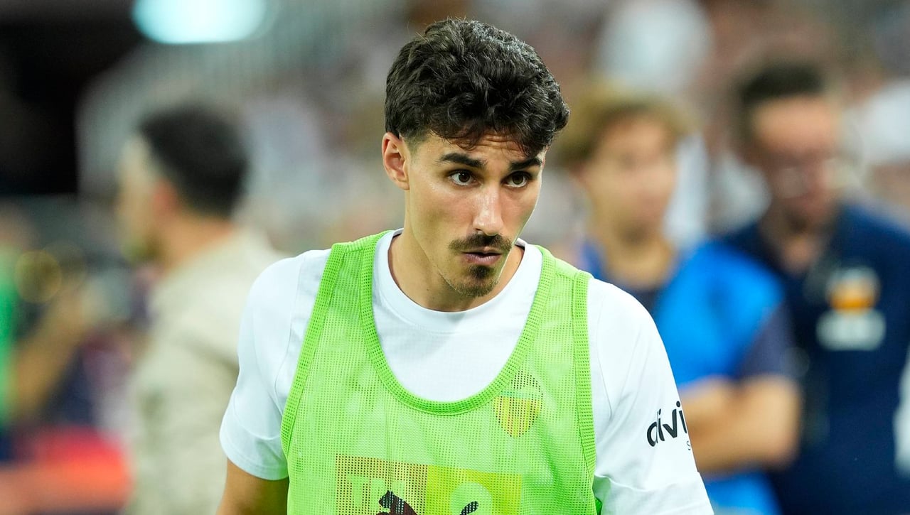 Carlos Corberán le abre las puertas a Almeida tras su renovación: "Todos tienen opciones"