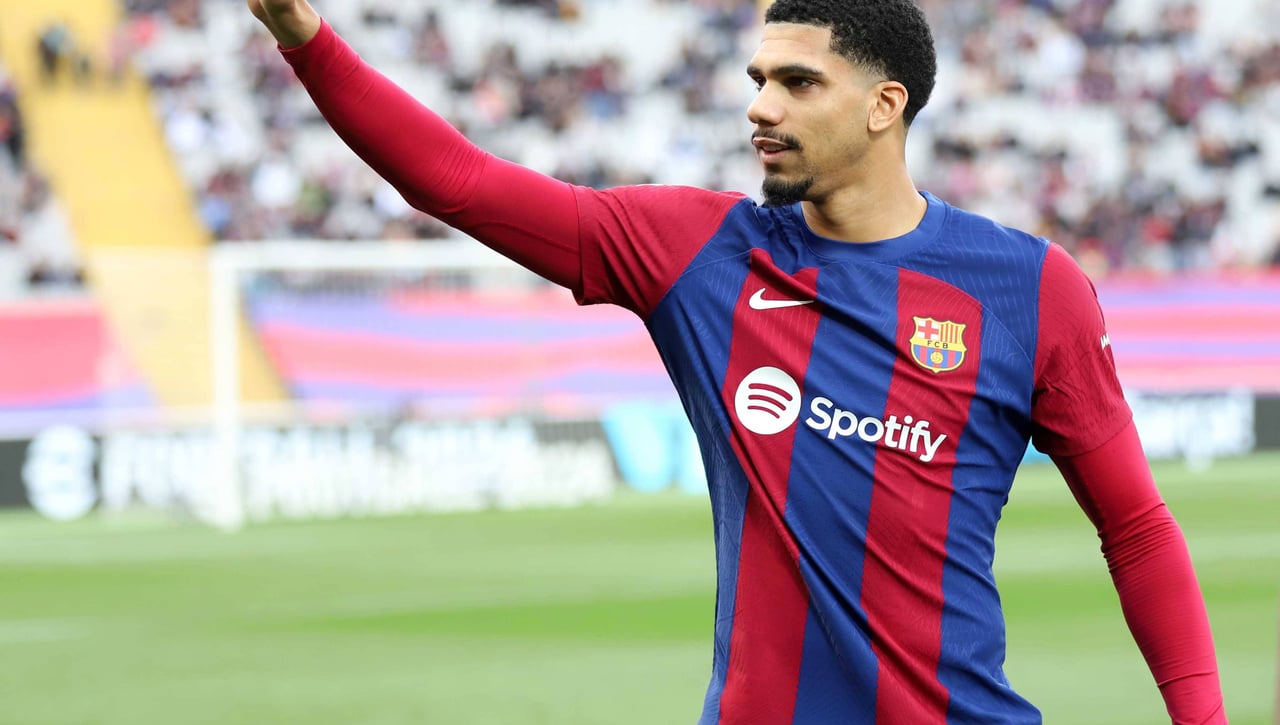 Araujo, un poco más cerca de quedarse en el Barça