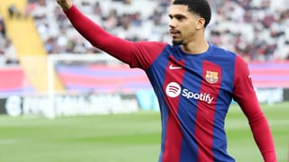 Araujo, un poco más cerca de quedarse en el Barça