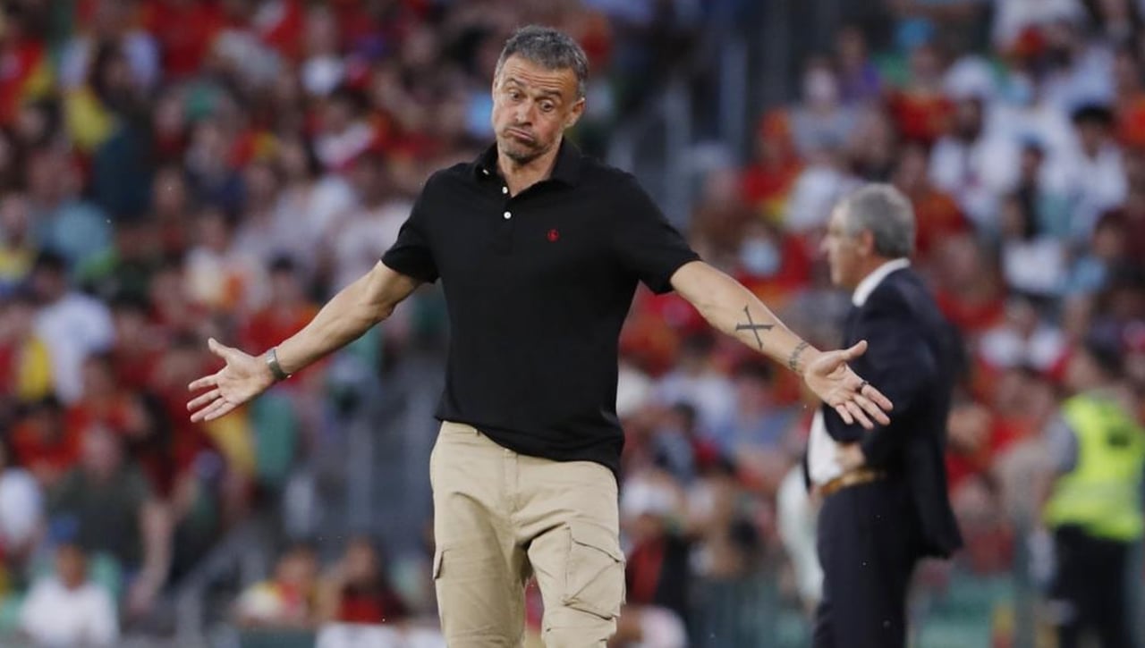 La IA dice que Luis Enrique se equivoca: deja fuera de la lista a Borja Iglesias y mete a un sevillista